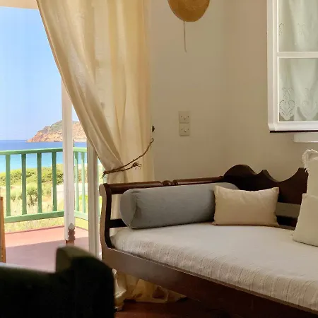 Alkyonis Kamares (Sifnos)