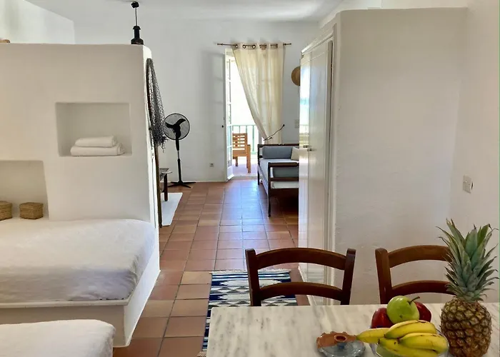 מלון דירות Alkyonis 3*