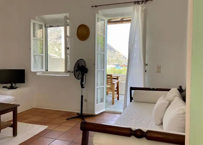 מלון דירות Alkyonis 3*