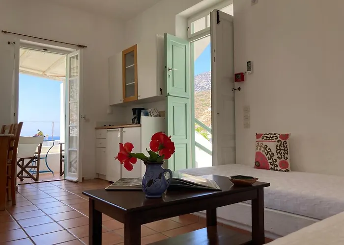 מלון דירות Alkyonis 3*